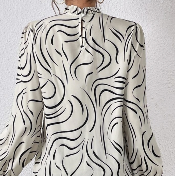 NEW Allover Print Flounce Sleeve Frill Trim Blouse - Picture 2 of 5